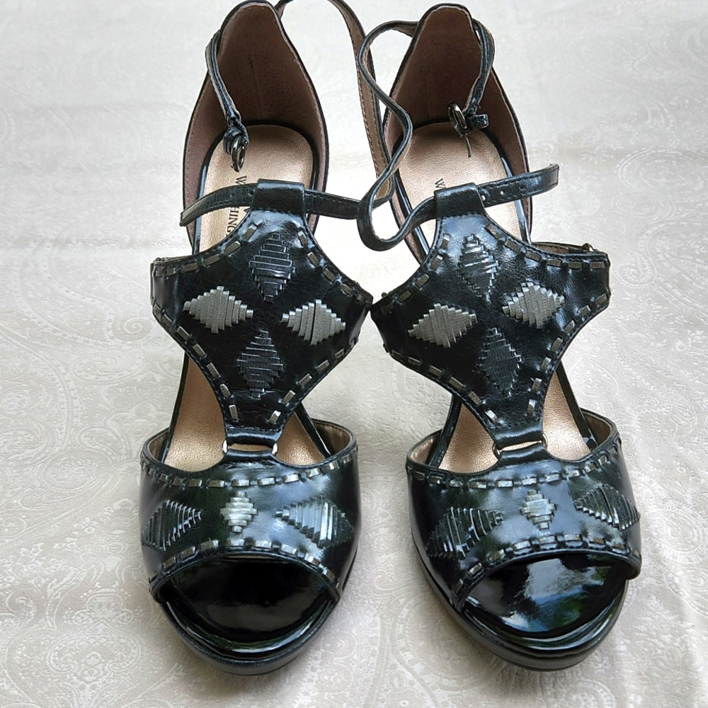 WORTHINGTON Black heels size 8 with gray and black stitching. Bohemian vibes.